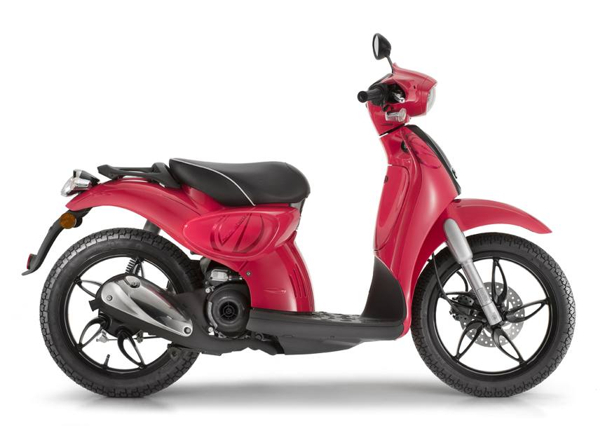 Lo Scarabeo 50 2T in versione rosa